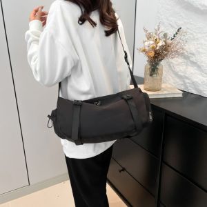 LANGJ ไนลอนทำจากไนลอน กระเป๋าสะพายไหล่ผ้าใบ ฮาราจูกุ การจัดเก็บข้อมูล กระเป๋าแมสเซนเจอร์ ง่ายๆ จุได้มาก กระเป๋ากีฬาสะพายข้าง สำหรับผู้ชาย