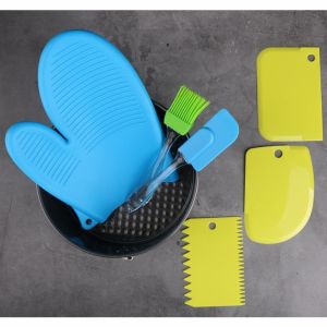 Bộ gồm 7 món khuôn bánh tròn bao tay chổi silicon miếng trét bột - B002