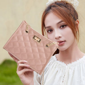 Zishop กำลังนิยม กระเป๋าสะพายข้างแฟชั่นฮิต ขนาดกำลังพอเหมาะ งานน่ารักสุดชิค ราคาทำดีทำถึงมากคุณน้า รุ่นนี้แต่งลายตารางสุดเก๋ สีสวยคุมโทน ห้ามพลาดเลยจ้าาา