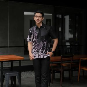TBF-Kemeja Batik Pria Seragam Lengan Pendek Motif Hitam Manis Seno Besar