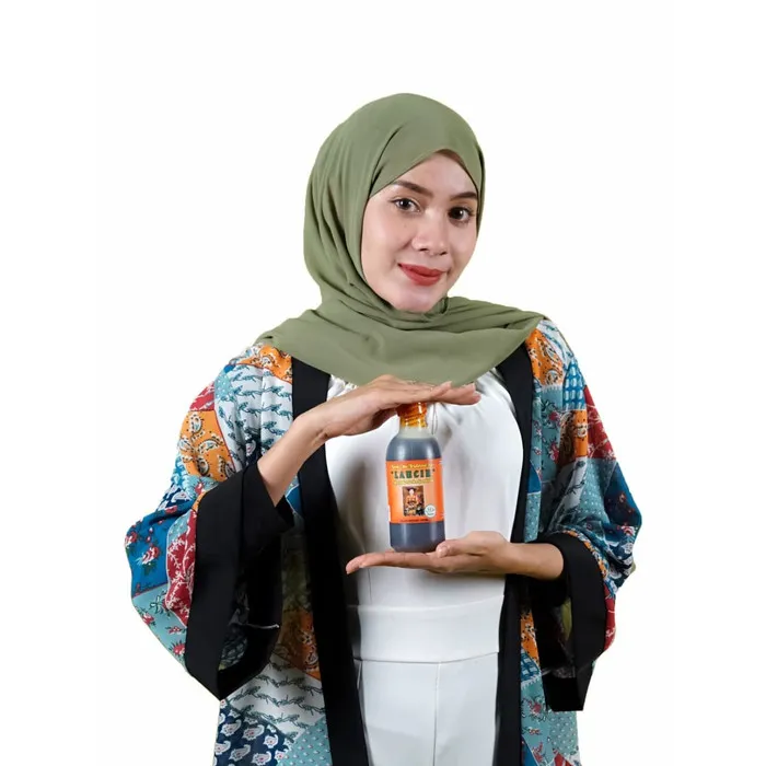 Minyak%20Karo%20Laucih%20-%20Minyak%20Gosok/Balur/Urut/Kusuk%20Alun%20Merah%20Herbal%20Alami%20250ml%20-%20Image%205