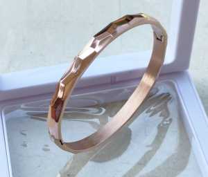 Gelang Titanium Anti Luntur Wanita: Aksesoris Wanita Bahan Titanium