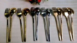 ช้อนส้อม ช้อนส้อมสแตนเลส USA ช้อนส้อมสีทอง ช้อนส้อมสวยๆ ขนาด ยาว19.5cm. กว้าง4.2cm. มีให้เลือก 3สี : สีเงิน6คู่ สีทอง6คู่ และสีโรสโกล์ด6คู่