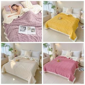 SWEET TIM ดีไซน์แจ็คการ์ด ผ้าห่มกำมะหยี่คอรัล หนา ผ้าสีพื้น ผ้าห่มฟลานเนลรูปสี่เหลี่ยมขนมเปียกปูน ของใช้ในห้องนอน สะดวกสบาย ผ้าห่มสำหรับงีบหลับในออฟฟิศ บ้าน