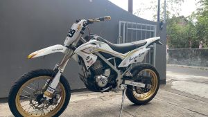 Stiker KLX BF 150 decal setiker KLX BF stiker motor MOTIF putih emas D-A3-593 A3-667