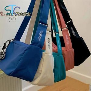 Ins Small Retro Street Photography Simple Large-capacity Messenger Bag Women Joker Casual Shoulder Bag Class Commuter Bag