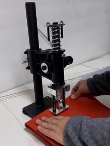 (In Stock) Practical Manual Punching Machine for Hang Tag Plastic Bag and Fabric Punching