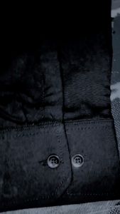 Terlaris Kemeja Polos Pria Lengan Panjang Terbaru Premium Ukuran Slimfit Kemaja Kantor Casual Formal Hitam\\n\\nBaju atasan cowok lengan panjang dan kemeja kantor polos adalah pilihan yang tepat untuk pria yang mencari kenyamanan dan gaya dalam penampilan mereka. Dalam artikel ini, kita akan membahas berbagai jenis kemeja pria lengan panjang, termasuk Kemeja Casual Formal Hitam, Kemeja Oxford Premium Slimfit, Baju Atasan Cowok Lengan Panjang, Kemeja Kantor Polos, dan Kemeja Polos Pria Lengan Panjang.\\n\\n Kemeja Casual Formal Hitam & Kemeja Oxford Premium Slimfit\\n\\n Apa Itu Kemeja Casual Formal Hitam?\\n\\nKemeja Casual Formal Hitam adalah pilihan sempurna bagi pria yang mencari penampilan kasual namun tetap formal. Biasanya terbuat dari bahan berkualitas tinggi, seperti katun atau polyester, dan tersedia dalam berbagai ukuran slimfit.\\n\\n Apa Itu Kemeja Oxford Premium Slimfit?\\n\\nKemeja Oxford Premium Slimfit adalah kemeja yang dirancang dengan bahan oxford berkualitas tinggi, yang memberikan penampilan elegan dan rapi. Slimfit menawarkan potongan pas yang ideal untuk pria yang mencari gaya modern dan trendi.\\n\\n Kelebihan Kemeja Casual Formal Hitam & Kemeja Oxford Premium Slimfit\\n\\nBeberapa kelebihan dari kemeja casual formal hitam dan oxford premium slimfit meliputi:\\n\\n- Kualitas bahan yang tinggi\\n- Desain slimfit yang pas\\n- Penampilan elegan dan rapi\\n- Fleksibilitas dalam berbagai situasi, baik formal maupun kasual\\n\\n Baju Atasan Cowok Lengan Panjang & Kemeja Kantor Polos\\n\\n Mengapa Memilih Baju Atasan Cowok Lengan Panjang?\\n\\nBaju atasan cowok lengan panjang adalah pilihan yang tepat bagi pria yang mencari penampilan rapi dan profesional. Lengan panjang menawarkan perlindungan ekstra dari sinar matahari dan hawa dingin.\\n\\n Mengapa Memilih Kemeja Kantor Polos?\\n\\nKemeja kantor polos adalah pilihan yang tepat bagi pria yang mencari penampilan profesional dan rapi di tempat kerja. Desain polos memberikan kesan elegan dan minimalis.\\n\\n Tips Memilih Baju Atasan Cowok Lengan Panjang & Kemeja Kantor Polos\\n\\nBerikut beberapa tips dalam memilih baju atasan cowok lengan panjang dan kemeja kantor polos:\\n\\n- Perhatikan bahan dan kualitasnya\\n- Pilih ukuran yang pas dan nyaman\\n- Sesuaikan dengan gaya dan kepribadian Anda\\n- Pertimbangkan untuk membeli dalam berbagai warna dan desain\\n\\n Kemeja Polos Pria Lengan Panjang & Baju Oxford Pria Atasan\\n\\n Bagaimana Mencocokkan Kemeja Polos Pria Lengan Panjang?\\n\\nUntuk mencocokkan kemeja polos pria lengan panjang, pertimbangkan warna dan desain celana yang akan dipadukan. Pilih celana dengan warna netral seperti hitam, abu-abu, atau biru gelap.\\n\\n Bagaimana Mencocokkan Baju Oxford Pria Atasan?\\n\\nUntuk mencocokkan baju oxford pria atasan, pertimbangkan warna dan desain celana yang akan dipadukan. Pilih celana dengan warna netral seperti hitam, abu-abu, atau biru gelap.\\n\\n Kelebihan Menggunakan Kemeja Polos Pria Lengan Panjang & Baju Oxford Pria Atasan\\n\\nBeberapa kelebihan dari kemeja polos pria lengan panjang dan baju oxford pria atasan meliputi:\\n\\n- Penampilan rapi dan profesional\\n- Fleksibilitas dalam berbagai situasi, baik formal maupun kasual\\n- Desain slimfit yang pas\\n- Kualitas bahan yang tinggi\\n\\nDengan mengetahui berbagai jenis kemeja pria lengan panjang, Anda dapat memilih yang paling tepat untuk gaya dan kepribadian Anda. Jangan ragu untuk mencoba berbagai kombinasi warna dan desain untuk mendapatkan penampilan yang sempurna.\"