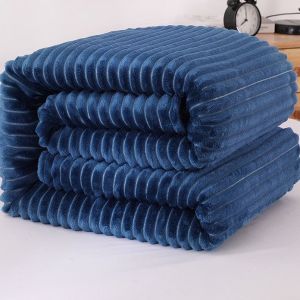 Selimut Bulu Halus Ukuran 180x200 Motif Dewasa Polos Embos Navy Tebal  Super Lembut Berkualitas Tinggi