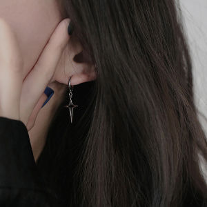 Hmeme ต่างหูอัลลอยทรงหยดน้ำสไตล์โกธิค1คู่สีดำ สีเงินรูปดาวไขว้แบบเรียบง่ายต่างหูแฟชั่นแบบเจาะหูสำหรับผู้หญิงผู้ชายเครื่องประดับร็อค