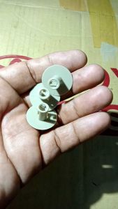 klip kancing karpet Toyota crem cerah