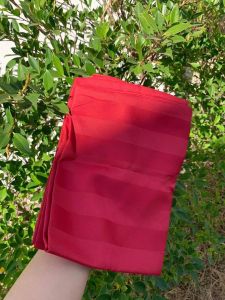 ผ้าปูที่นอนทอลายริ้วของโรงแรม