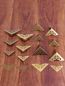 LZD  In Stock in Chinese Antique Style Cabinet Door Brass Cornerite Wooden Case Corner Protector Three Sides Trim Antler Slices Furniture Connection Metal Indices
