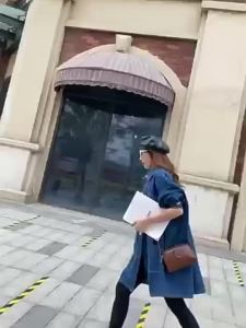 《720》กระเป๋า Royal Bagger แบบสะพายข้างซิปคู่สำหรับผู้หญิง แฟชั่นอเนกประสงค์ หนังวัวแท้ กระเป๋าศัพท์แบบสบาย