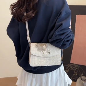 Stylish Straw Shoulder Bag with Adjustable Strap Fashionable Woven Crossbody Bags Satchlel Purse for Shopping and Travel