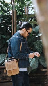 Tas selempang pria bahan kulit sapi asli premium original branded fashion cowok model terbaru kekinian