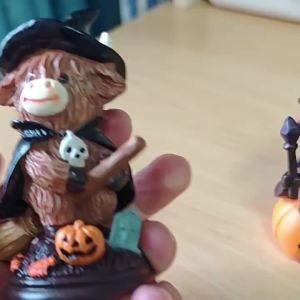 AU New Halloween Magic Witch Highland Cow Home Gift Broom Pumpkin Atmosphere Decoration Resin Ornament