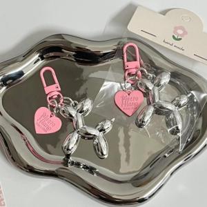 Móc khóa charm chó bóng bay kèm trái tim hồng cute – Set 2 cái – Trang trí túi xách balo chìa khóa