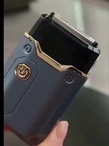 FCChigo    Electric Shaving Razor for Men with Oscillating Blades Water-Resistant and Portable