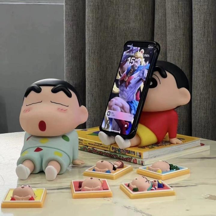 (ชินจัง) ขาตั้งมือถือ ตัวการ์ตูนจอมขี้เกียจ การ์ตูนน่ารัก ข็งแรงทนทาน ตกไม่แตก สินค้าพร้อมส่ง
