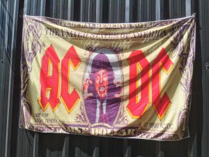 ผ้าตกแต่งผนัง ผ้าธง ผ้าตกแต่งห้อง ลาย ACDC วงดนตรียอดฮิต คลาสสิก ตำนาร ขนาดใหญ่ 120*80 ซม.