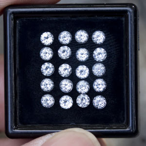 พลอยไวท์โทปาส (White Topaz) น้ำหนัก 2.73 กะรัต กลม 3 มิล พลอยแท้จากประเทศบราซิล