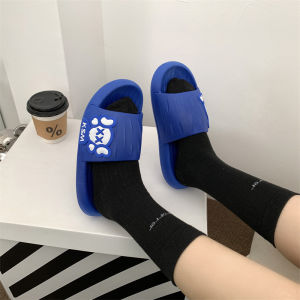 LHSunday ขายดี รองเท้าแตะแฟชั่นสุดฮิต รองเท้าแฟชั่นผู้หญิงและผู้ชาย ลายตุ๊กตา 🏴‍☠️ รองเท้าแฟชั่นลำลอง พื้นนิ่ม มีให้เลือกถึง 3 สี ของดีขนาดนี้ 💥 พลาดไม่ได้ค่ะซิส🛒