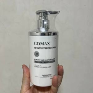 HAIR SHAMPOO / INTENSE REPAIR TREATMENT / Keeps Hair Healthy Reduces Hair Loss And Helps Nourish Hair 洗发水 / 保持头发健康，减少脱发，有助于滋养头发