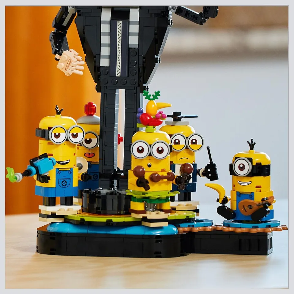 LEGO Despicable Me 75582 Brick-Built Gru and Minions (839 Pieces