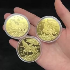 Hàng mới có sẵn 2026 Đồng xu may mắn năm Ngọ đồng xu kỷ niệm dày dặn kèm túi đựng quà tặng năm mới QWHG