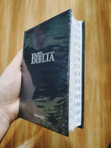 SMALL TAGALOG HARD BOUND WITH THUMB INDEX - ANG BIBLIA OF 1982 / LUMA AT BAGONG TIPAN / HANDY SIZE / COMPACT / FOR GIVEAWAYS