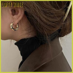 Lofty White ต่างหูห่วงโลหะหนาแบบวินเทจสำหรับผู้หญิงต่างหูห่วงทรงเรขาคณิตกระชับคลื่นแบบไม่สม่ำเสมอสำหรับเด็กผู้หญิง