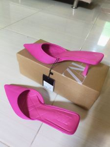 Sepatu Mule & Heels ZR: Desain Elegan untuk Acara Santai
