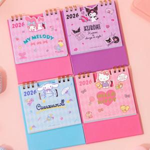 <pirit> การ์ตูนสร้างสรรค์ Hello Kitty Kuromi 2026ปฏิทินตั้งโต๊ะแบบฝาพับตั้งได้น่ารักอนิเมะข้อความบันทึกเครื่องประดับตั้งโต๊ะ