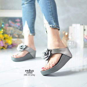 198-13 รองเท้าสุขภาพเสริมส้นสูง2.5นิ้วปลายเท้าเปิด คีบหน้าดอกไม้ติดจิลเพชร