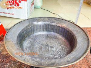 Chậu Đồng Thau Chạm Hoa Văn Màu Nâu Đường Kính 37cm Và 44cm