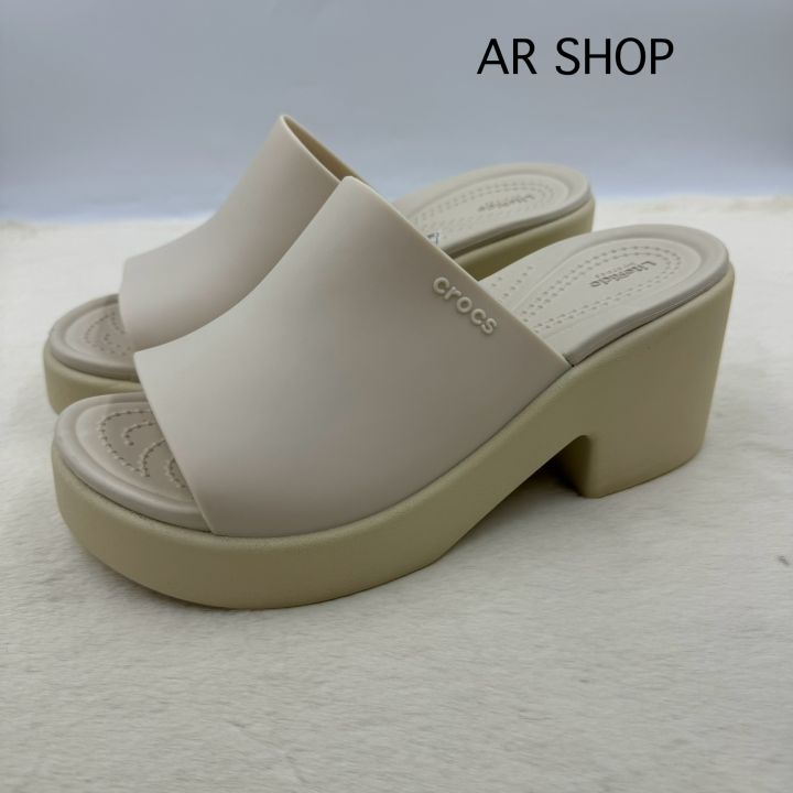 มาใหม่แล้ว รองเท้าส้นสูงสำหรับผู้หญิงรุ่น Crocs brooklyn slide งานสวยดูดีทันสมัย