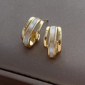 Fashionable Ring Gift 微镶贝壳C形耳环女小众设计高级感轻奢气质耳钉N0312