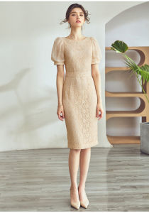 Đầm ren ôm tay ngắn phồng nhỏ màu kem