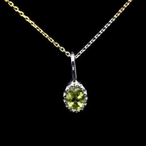 จี้พลอยเพอริดอท (Peridot)  พร้อมสร้อยคอ ตัวเรือนเงินแท้92.5%ชุบทองคำขาว มีใบรับประกันสินค้าจากทางร้าน