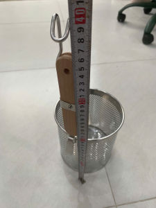 Vợt trụng xương bún hủ tiếu dạng inox đục lỗ cán gỗ Size 14cm