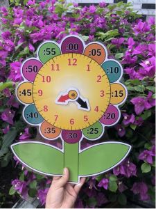 Hoa Đồng hồ ép plastic kích thước khổ a3 sẵn nam châm dính bảng