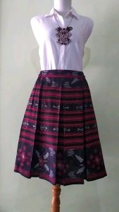 Tenunku - Bawahan Rok Tenun Wanita NTT Model Lipit Pinggang Karet Terbaru