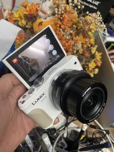 Máy ảnh Lumix DMC GF6 kèm ống kính 14-42 màn lật có wifi