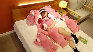 Chăn Gối Gấu Dâu Mới Hai Trong Một Đệm Chăn Điều Hòa Ô Tô Đa Năng Trẻ Em Ngủ Trưa Chăn Quà Tặng