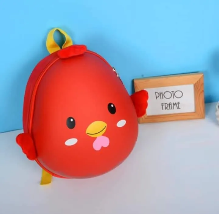 Balo%20h%C3%ACnh%20g%C3%A0%20con%20si%C3%AAu%20nh%E1%BA%B9%20%20v%C3%A0%20d%E1%BB%85%20th%C6%B0%C6%A1ng%20cho%20b%C3%A9%20%C4%91i%20h%E1%BB%8Dc%20m%E1%BA%ABu%20gi%C3%A1o%20-%20Image%203