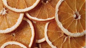 ชิ้นส้มอบแห้ง ล้อ ประมาณ 55 ชิ้น 100% ธรรมชาติ สำหรับค็อกเทล การทำพวงหรีด ชา เค้ก การตกแต่ง แอปเปิ้ลส้มแห้งสำหรับค็อกเทล ขวด PET 5.29 ออนซ์ 150 กรัม