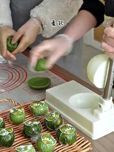 แม่พิมพ์กด - เครื่องทำเกี๊ยวและขนมอบสามในหนึ่ง เหมาะสำหรับขนมไหว้พระจันทร์ ลูกข้าวเหนียว ม้วนไส้เนื้อ เคลือบไม่ติด