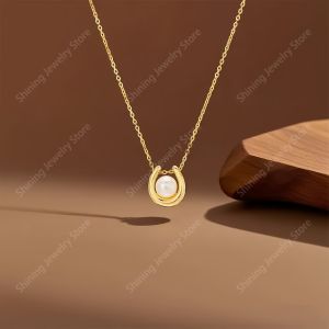 Korean-Style U-Shaped Pearl Pendant Clavicle Chain Exquisite And Versatile Elegant Womens Pearl Pendant Necklace Adjustable Necklace Suitable For Women To Wear Every Day Or As A Party Accessory Christmas New Years Or Birthday Gift.