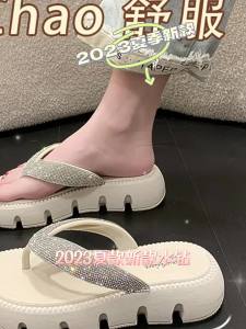 [Free Shipping] Summer New Rhinestone Thick-Soled Flip-Flops For Women Fashionable Summer Outdoor Wear New Style With A Platform Sole